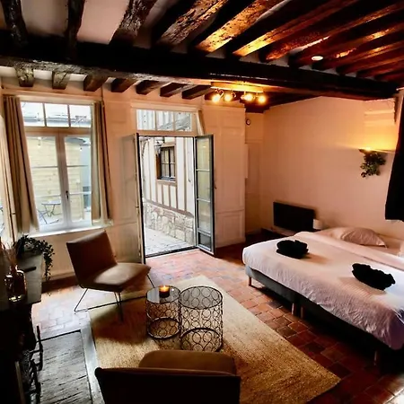 Le Gustave - Sauna, Jacuzzi & Terrasse A